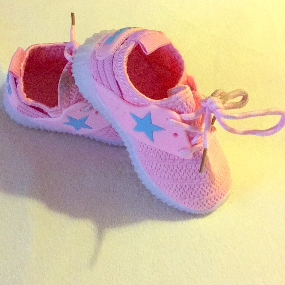 Size 4 toddler light up shoes
